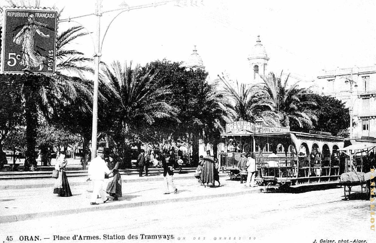 PA c- 026- Place d'Armes- trams et autobus.jpg